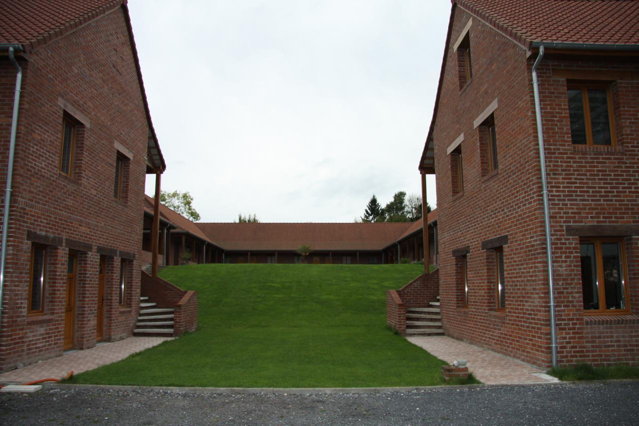 Hotel Les Charmilles De Mormal Landrecies Экстерьер фото